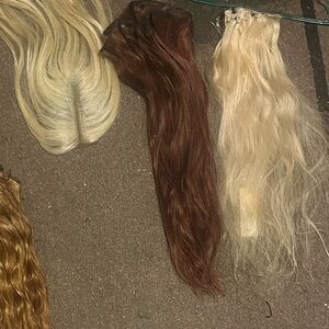 All together burgundy/blonde human hair it’s 3 bundles together 18-20 inch bundl